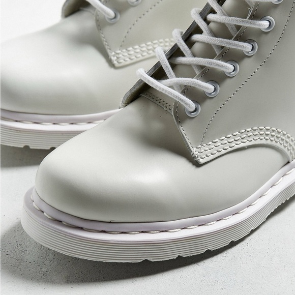 Dr. Martens White 14357
Mono Combat Boots Sz 7
Mens | 8 Womens Sz UK 6
EU 39 - Picture 4 of 10